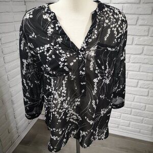 Apt 9 Ladies Black & Grey Flower Pattern Size Large V-neck Sheer Blouse